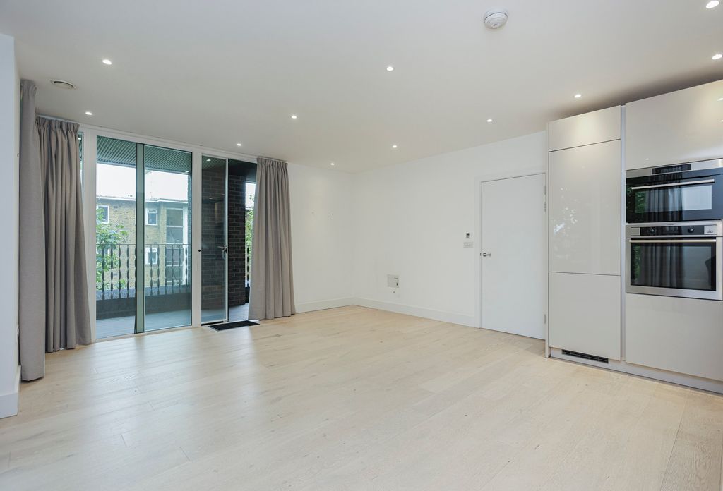 Property photo 2 of 21