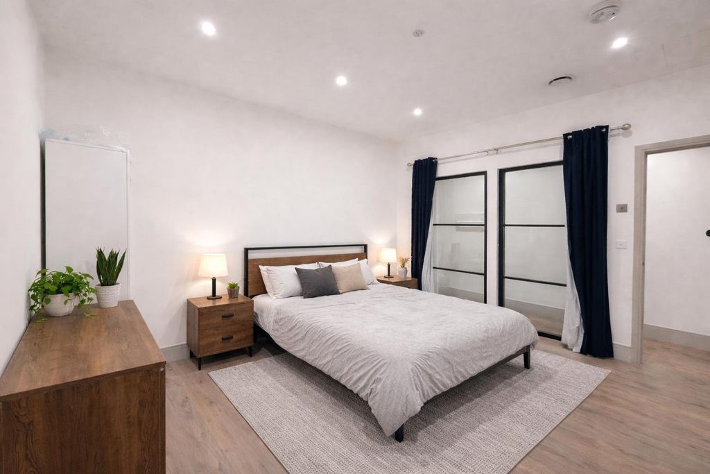 Property photo 2 of 5 Image