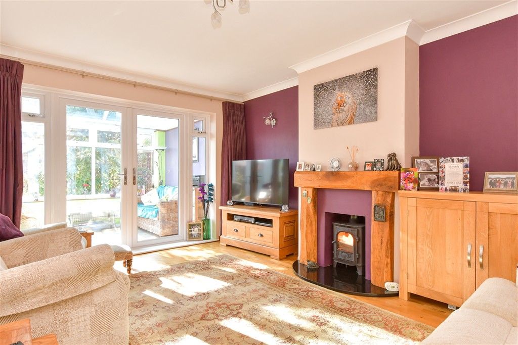 Property photo 2 of 13 Lounge