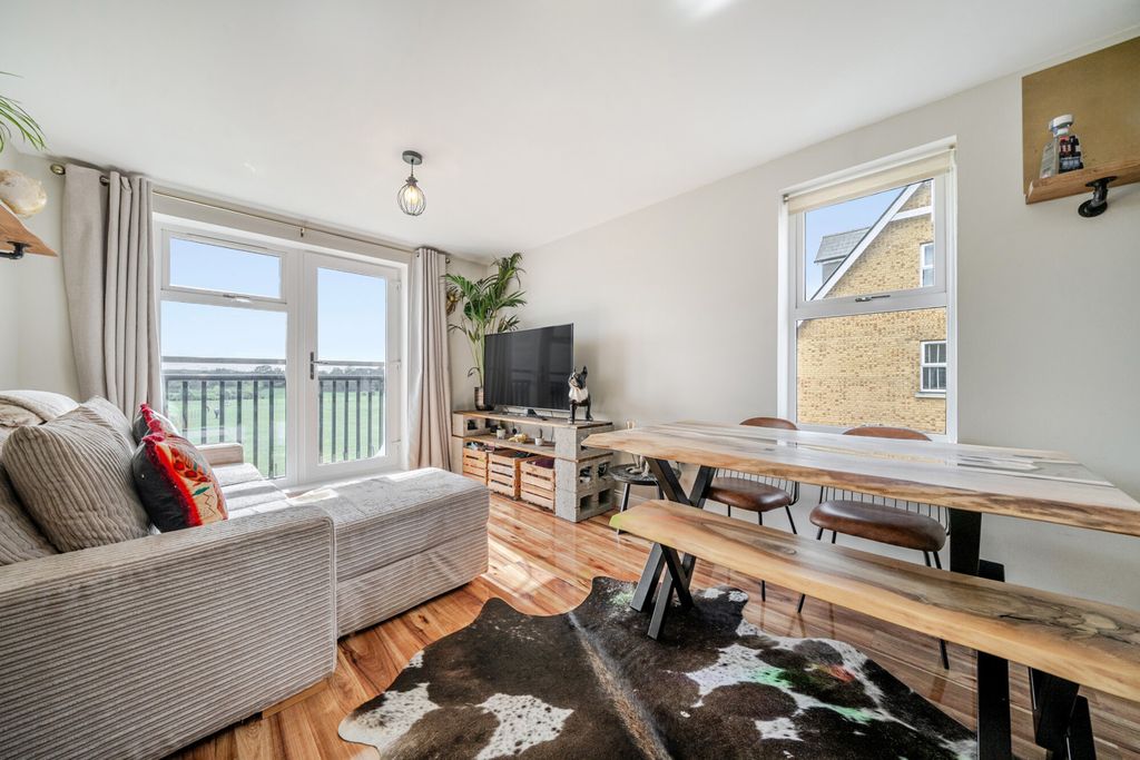 Property photo 3 of 19 Reception