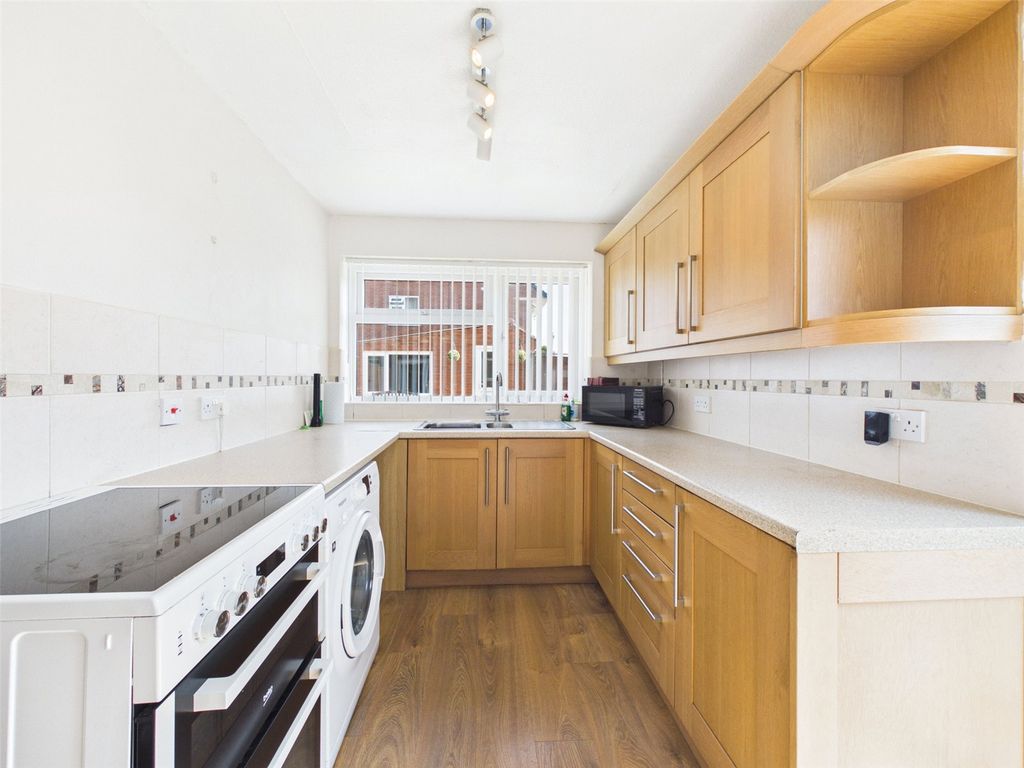 Property photo 2 of 19 Picture No. 16