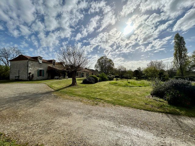 Property photo 2 of 28