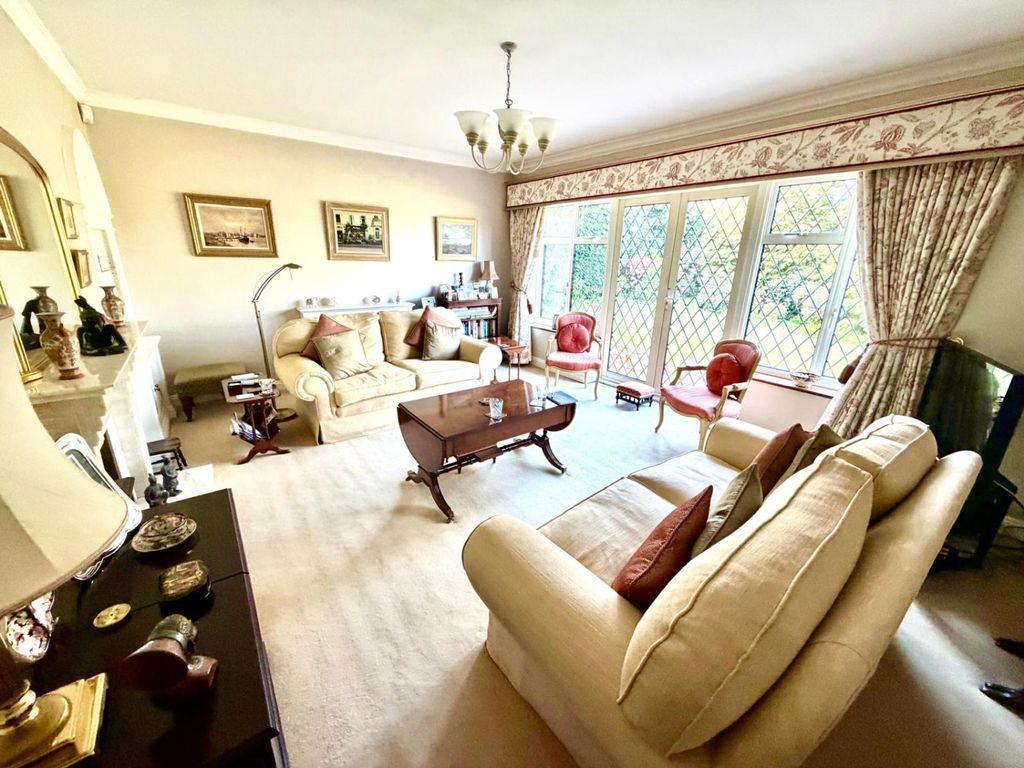 Property photo 2 of 13 Lounge