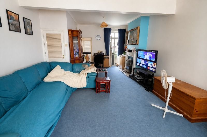 Property photo 2 of 10 Img 0652
