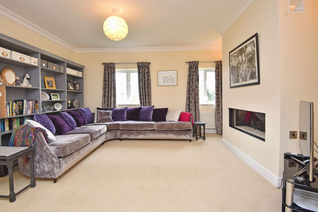 Property photo 2 of 13