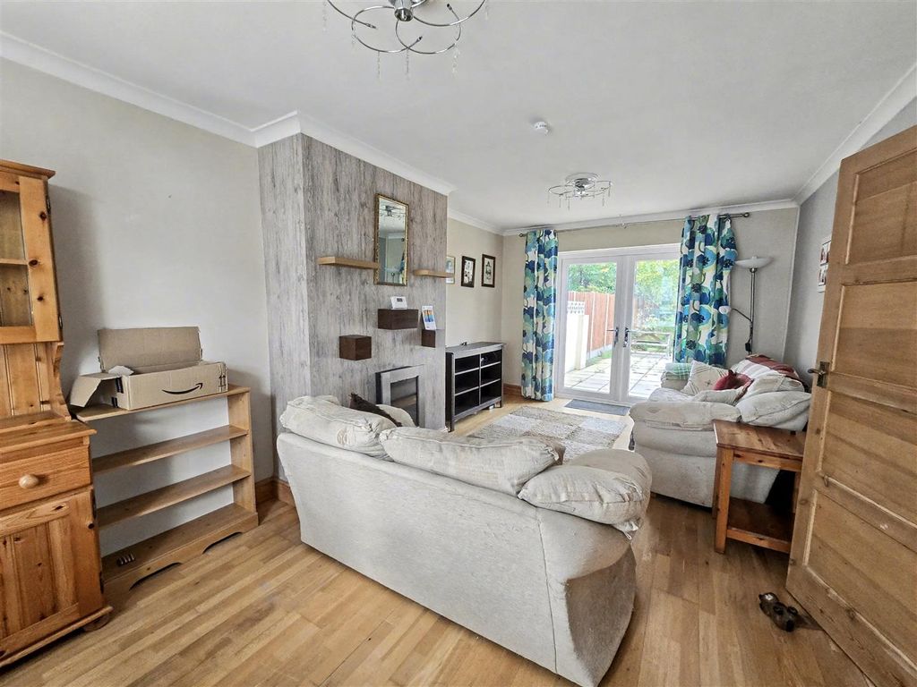 Property photo 3 of 28 Lounge