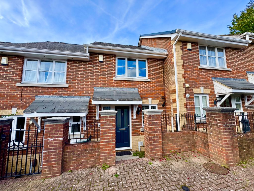 Property photo 1 of 10 6 St Thomas Mews - Front