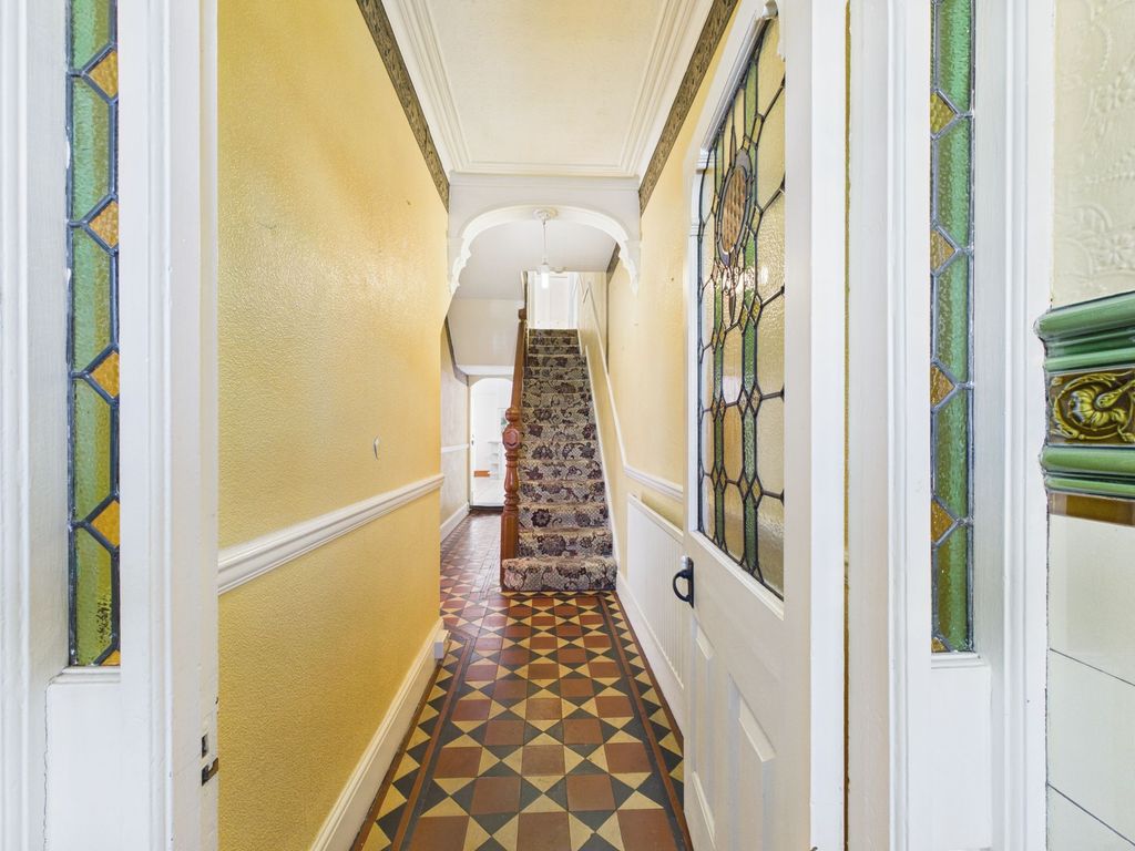 Property photo 2 of 20