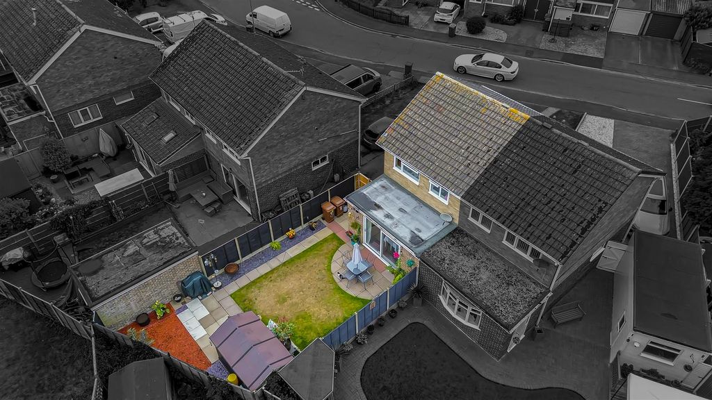 Property photo 2 of 28 Harwood Avenue, Branston (3).Jpg