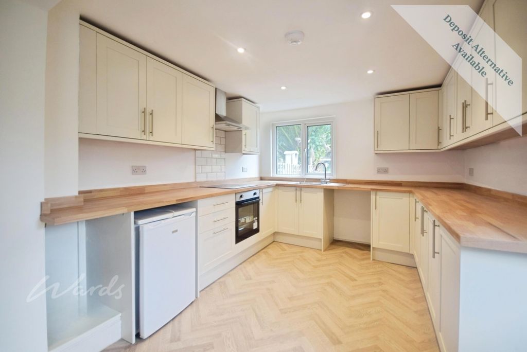 Property photo 2 of 11 Kitchen
