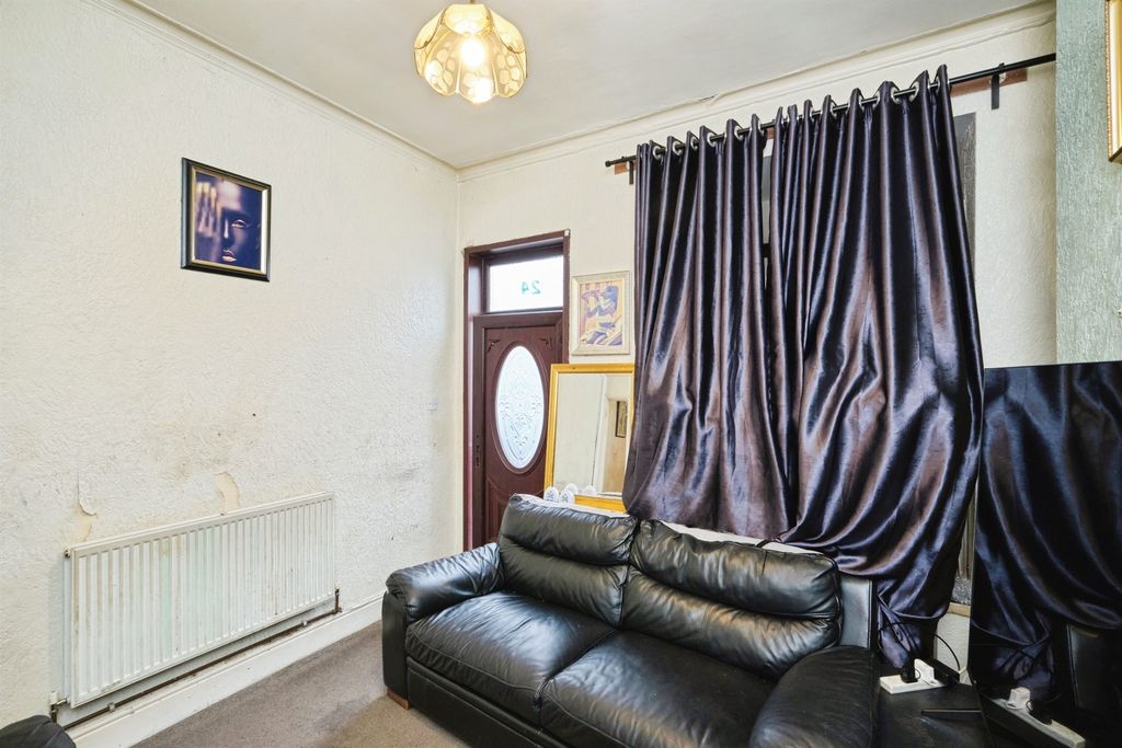 Property photo 3 of 25