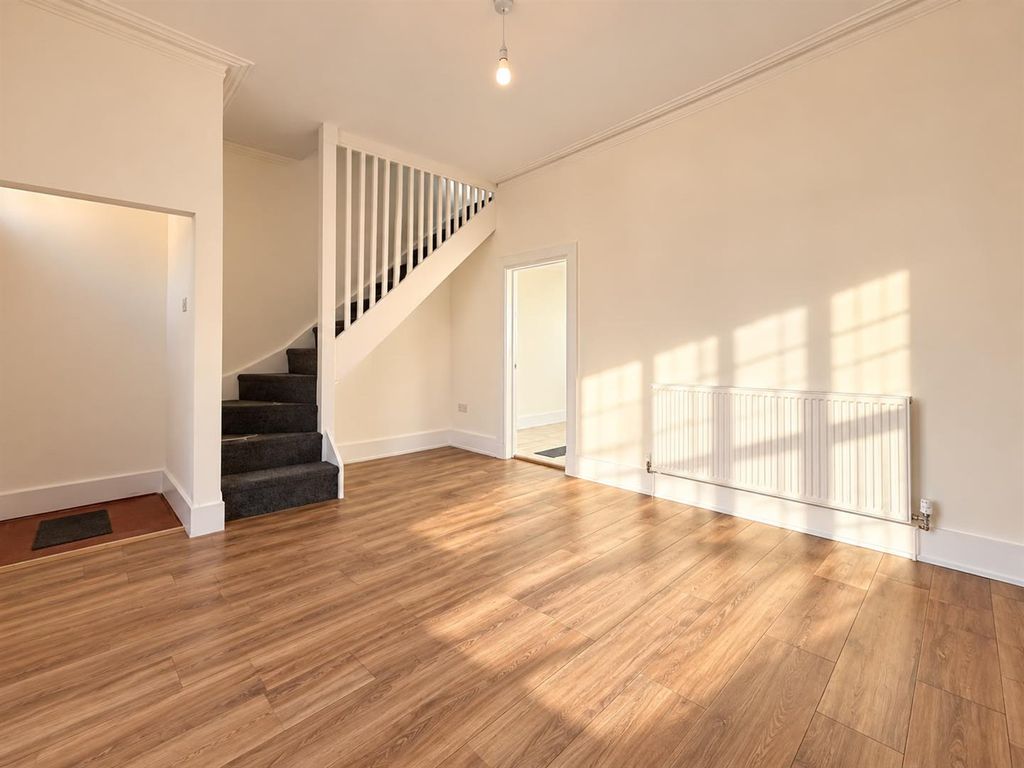 Property photo 3 of 10 5