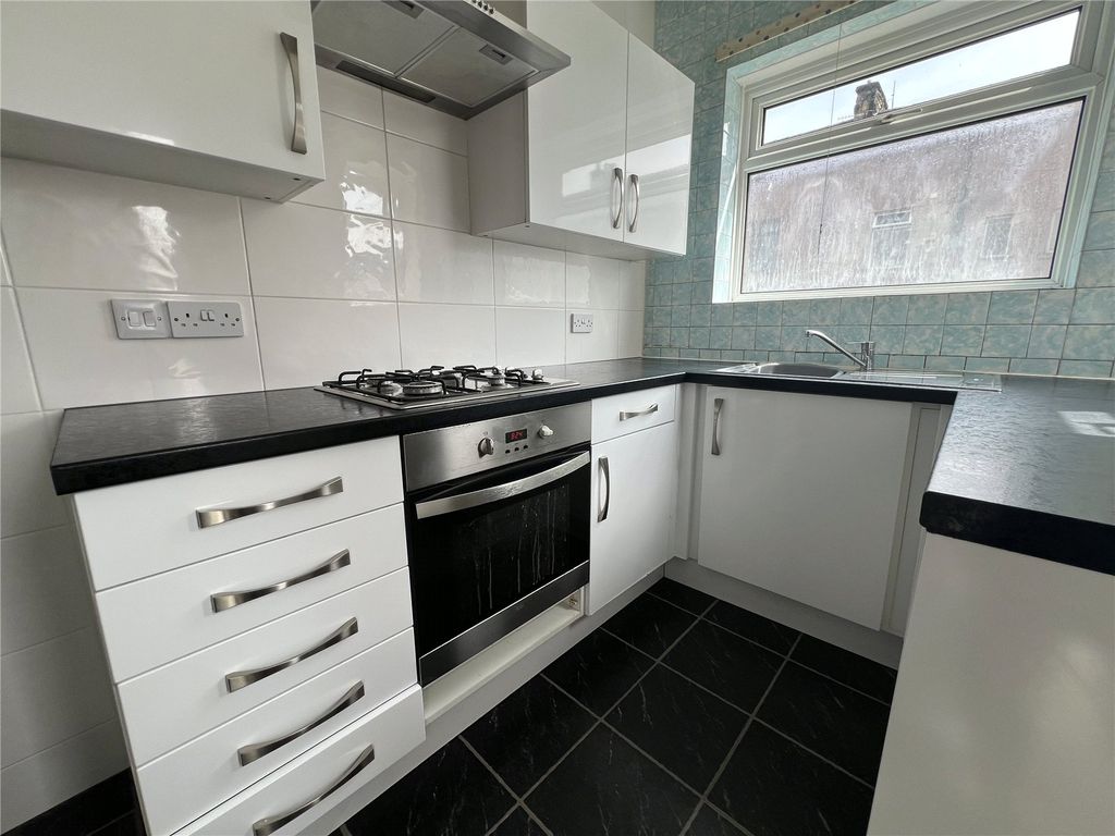Property photo 2 of 18 Picture No. 24