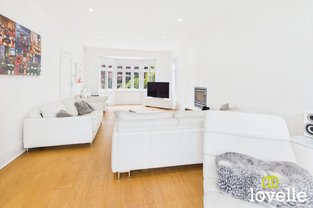 Property photo 3 of 34