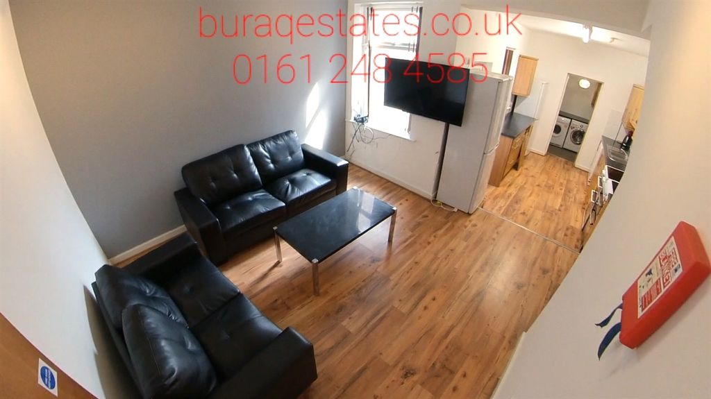 Property photo 1 of 13 Bright, Modern Living Area With Wood-Effect Floori...