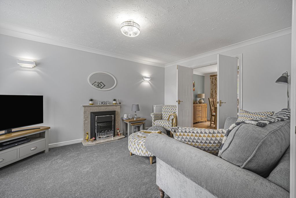 3 bed detached house for saleDerwyn Las, Caerphilly CF83 photo 5