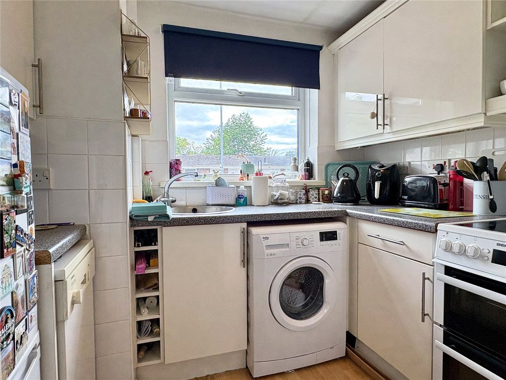 Property photo 3 of 12 Kitchen