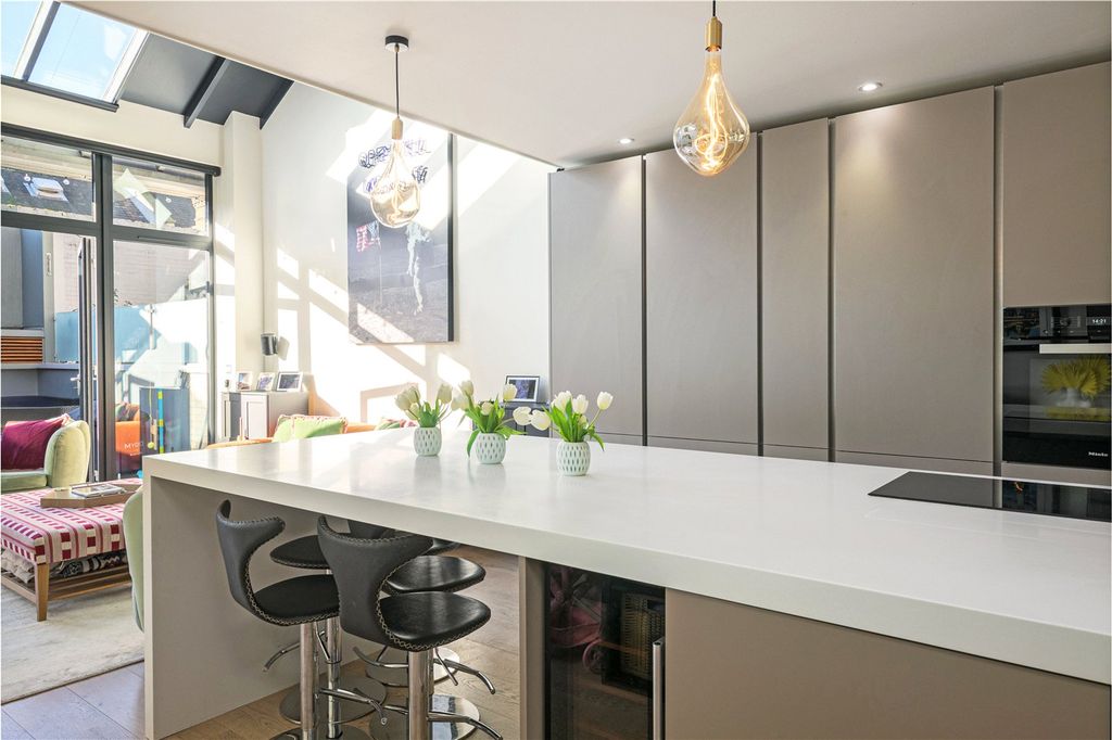 Property photo 3 of 23 Kitchen/Dining