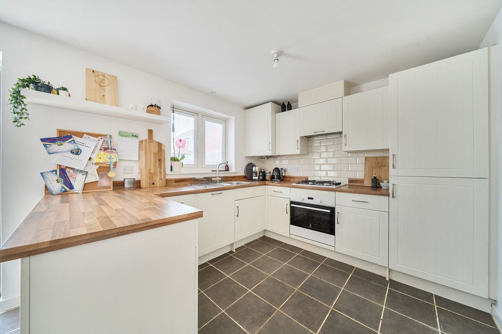 Property photo 3 of 20 Kitchen