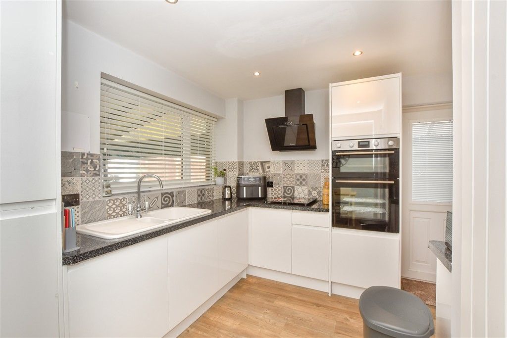 Property photo 2 of 11 Kitchen