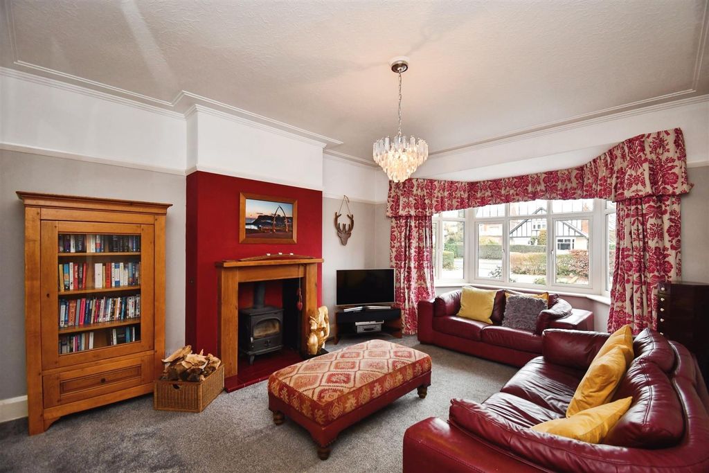 Property photo 3 of 25 Living Room