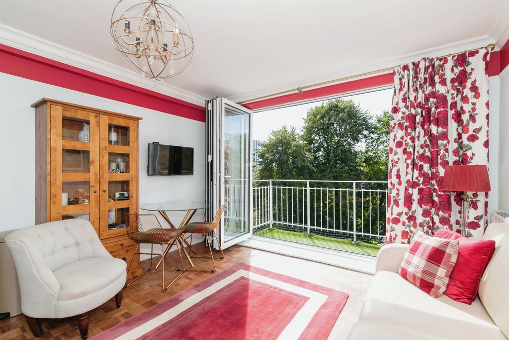 Property photo 2 of 11 Open Plan Living