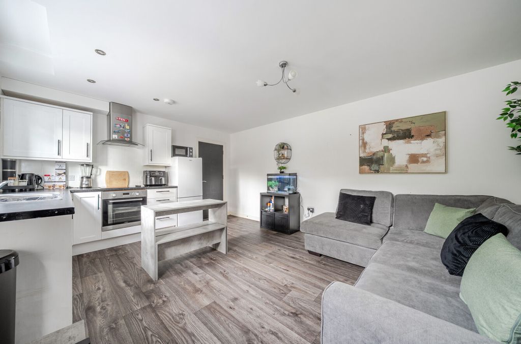 Property photo 2 of 20 1521674-20-6Aa3Be...