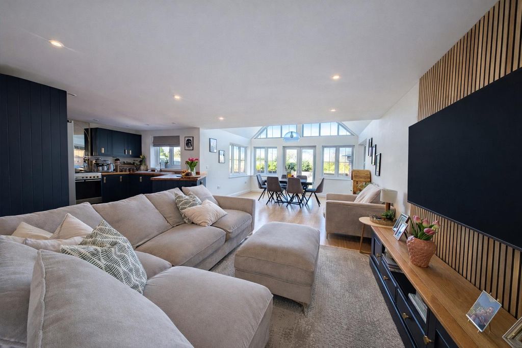 Property photo 2 of 20 File_0000000077E87243Bf07E8245F99E059.Png