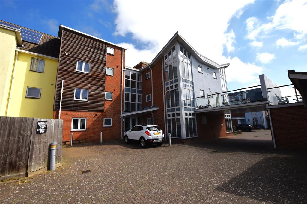 Property photo 1 of 12 Frontage