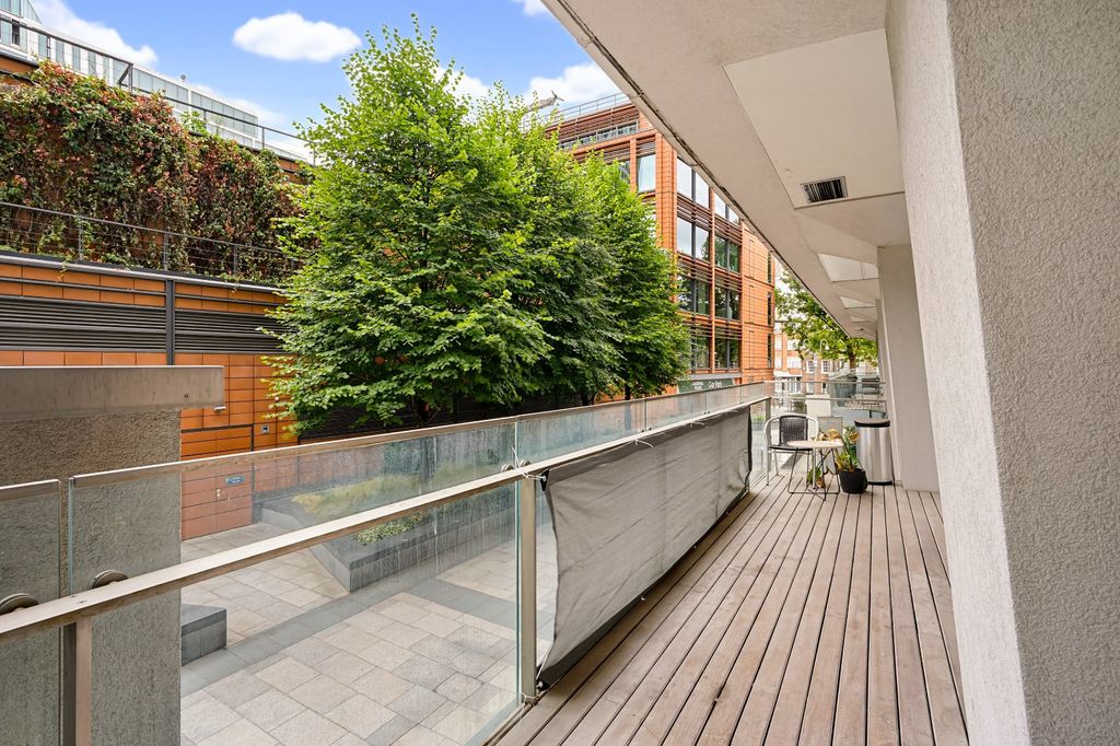 Property photo 3 of 10 Balcony