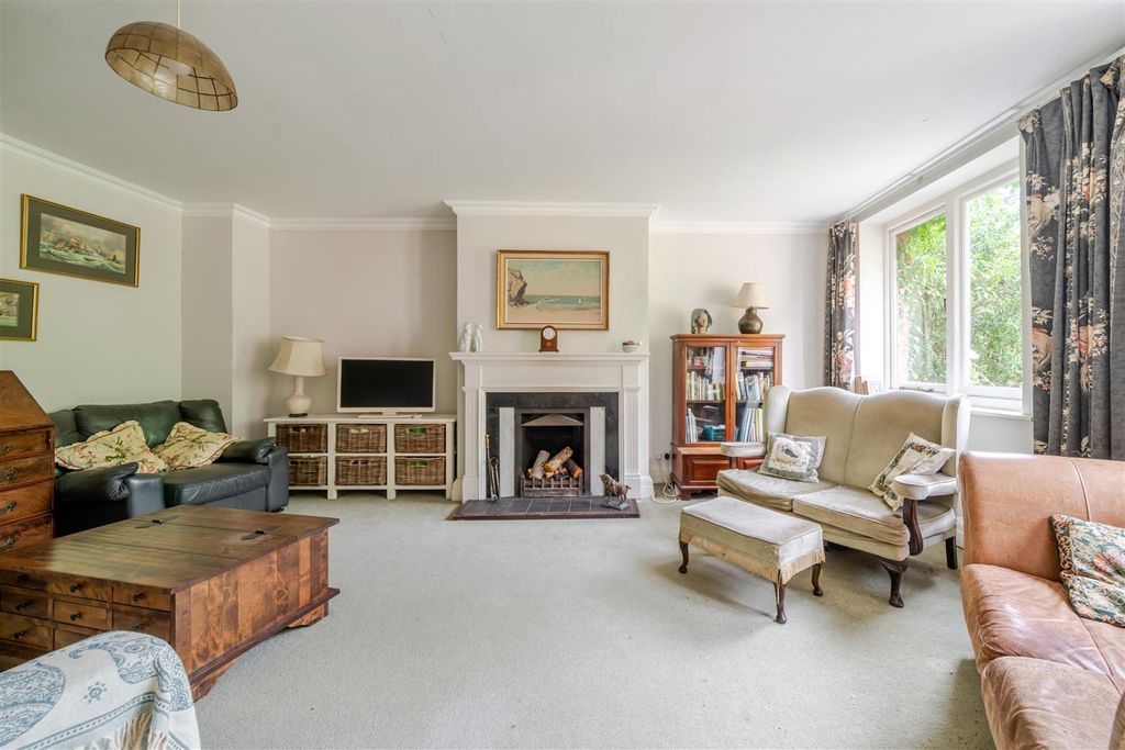 Property photo 3 of 16 Sitting Room