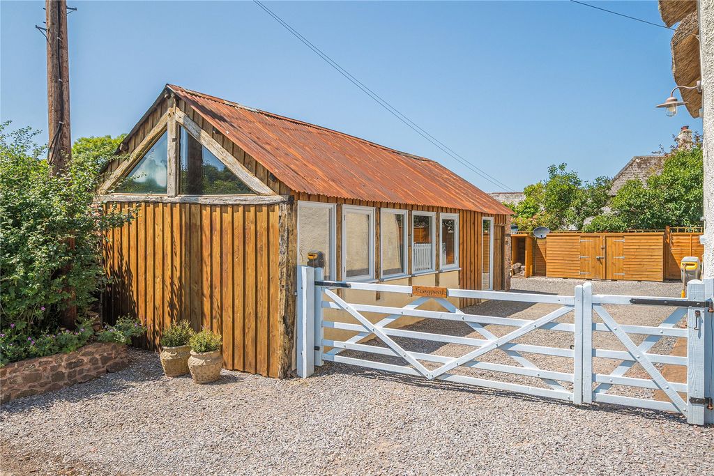 Property photo 2 of 19 Victorian School Rm