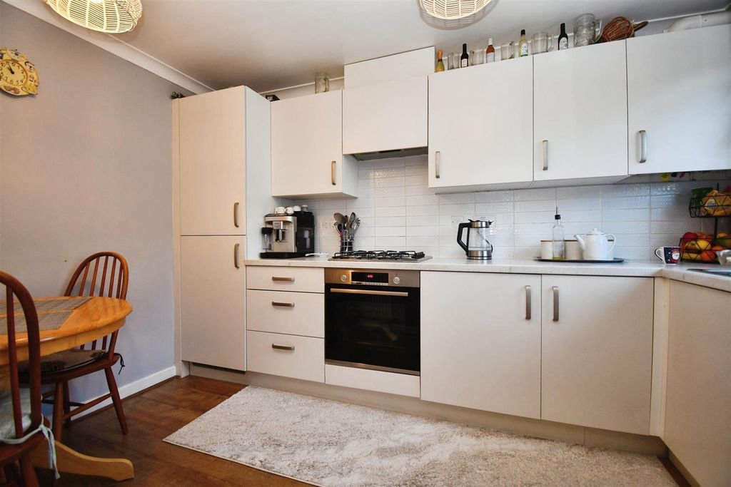 Property photo 3 of 14 33A06ee4-U 20 2817 29.Jpg