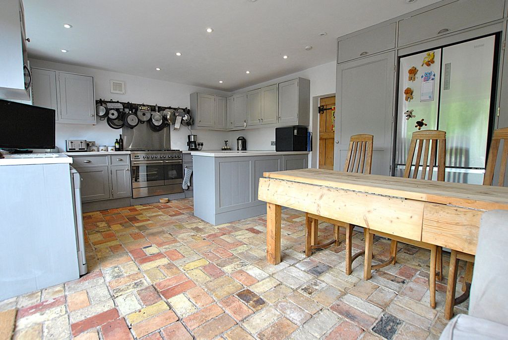 Property photo 3 of 21