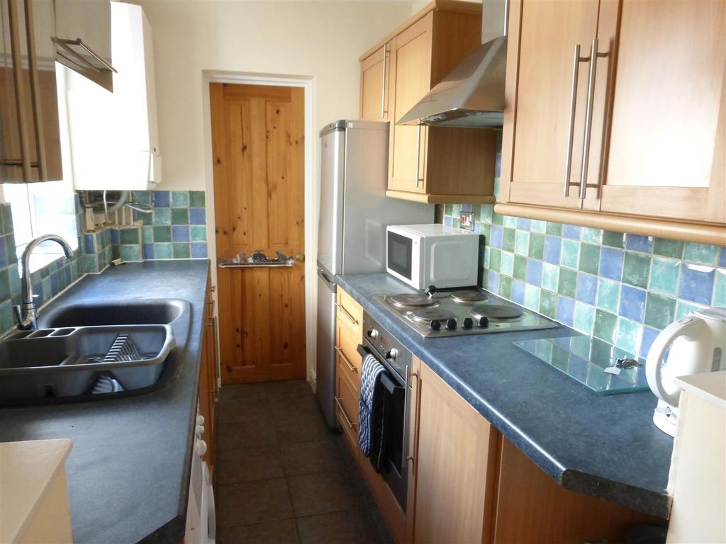 Property photo 2 of 7 Kitchen
