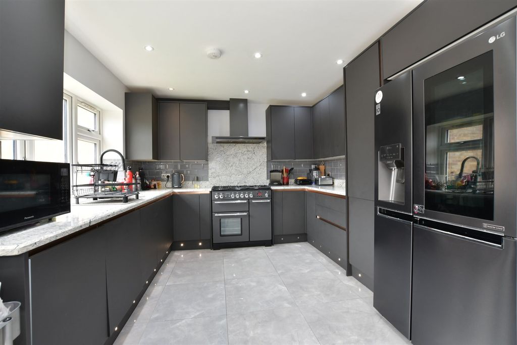 Property photo 3 of 14 Kitchen/Breakfast Room