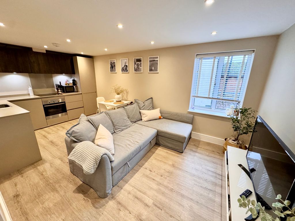 Property photo 1 of 7 Img_2772