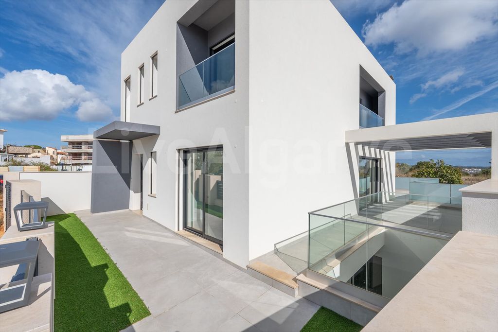 Property photo 1 of 40 Opportunity | New Ultra-Modern T3+1 Villa For Sale In Mexilhoeira Grande - Portimão