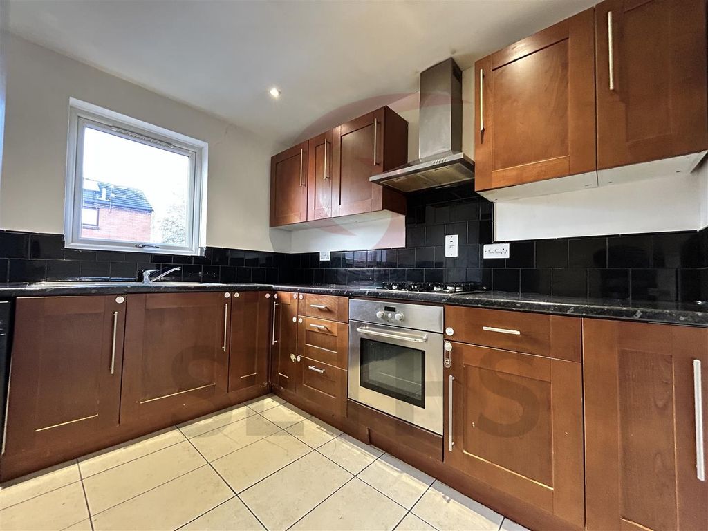 Property photo 2 of 17 Kitchen