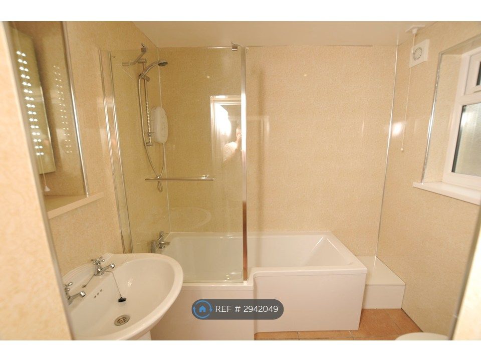 Property photo 3 of 7 Bathroom