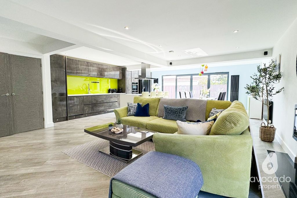 Property photo 3 of 27 4410157