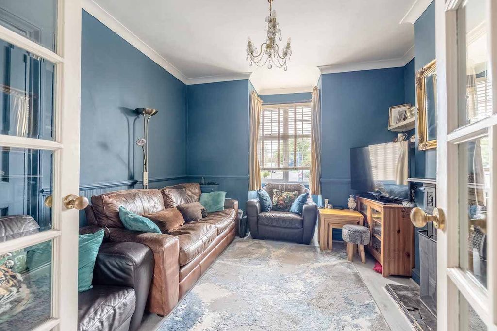 Property photo 3 of 18