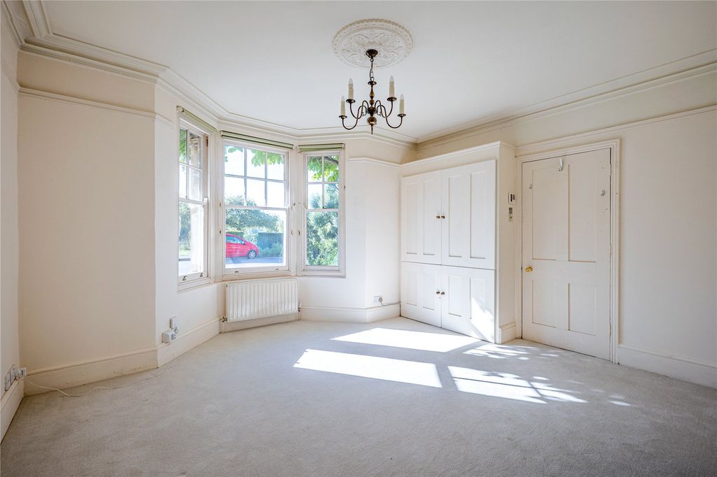 Property photo 3 of 18 Sitting Room