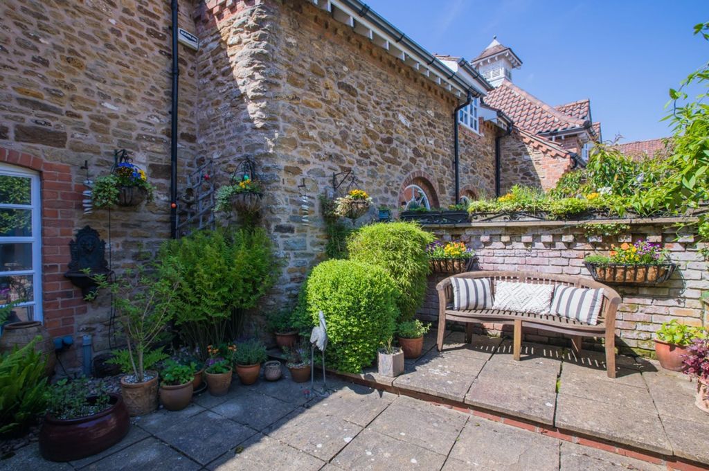 Property photo 2 of 22