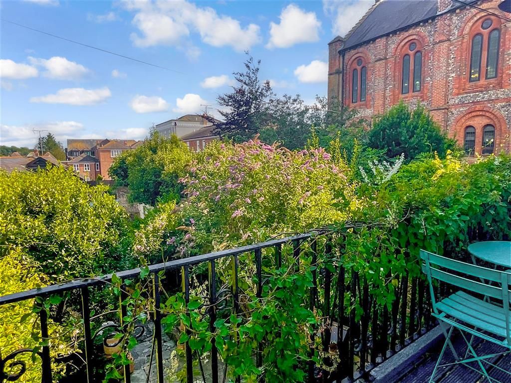Property photo 2 of 11 Balcony