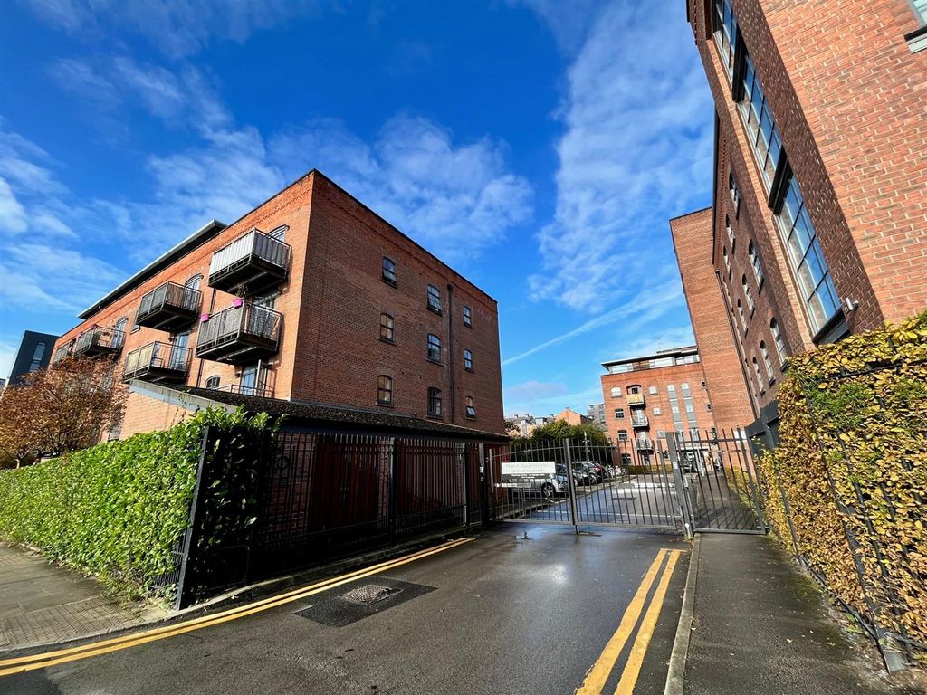 Property photo 2 of 12