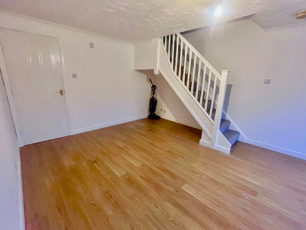 Property photo 3 of 14 Living Room