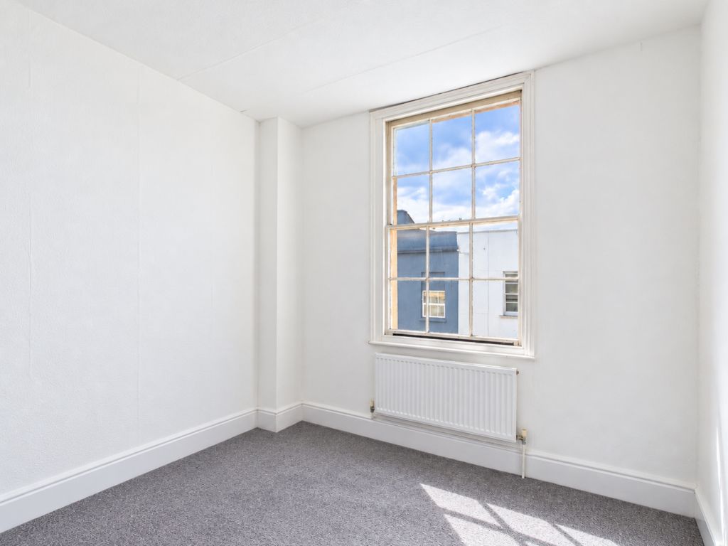 Property photo 1 of 10 Room 2