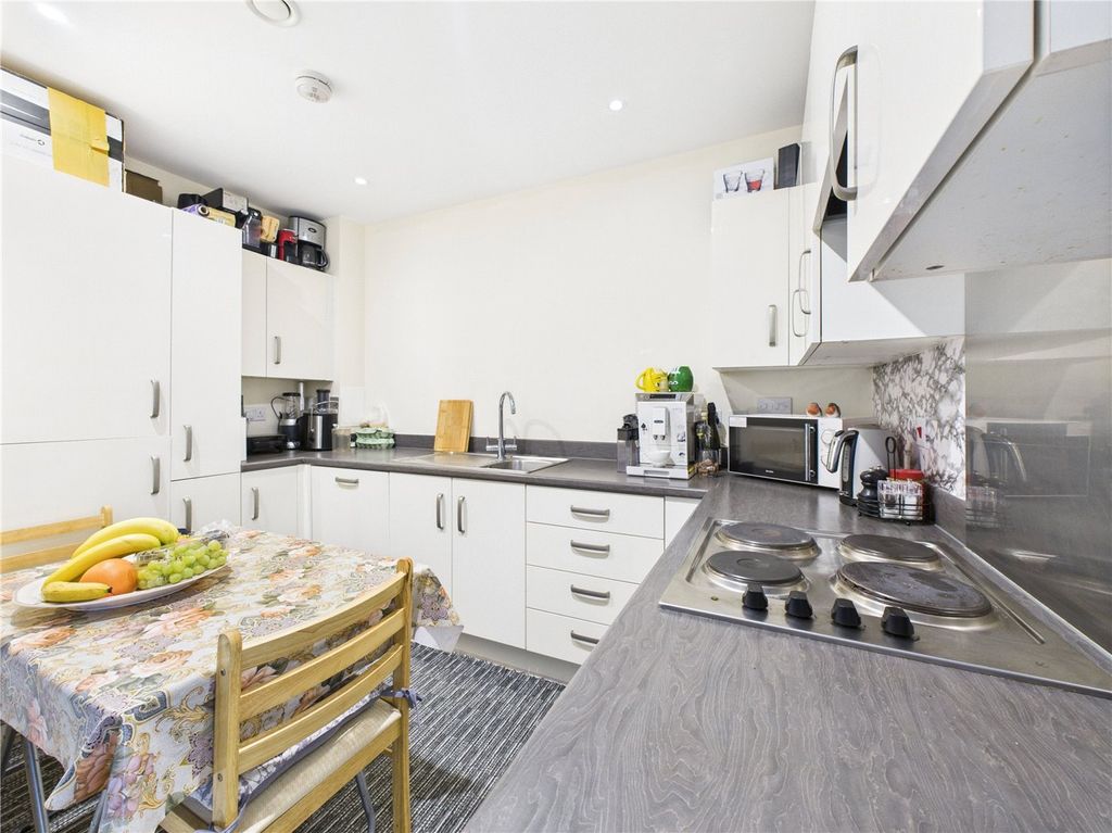 Property photo 3 of 9 Kitchen