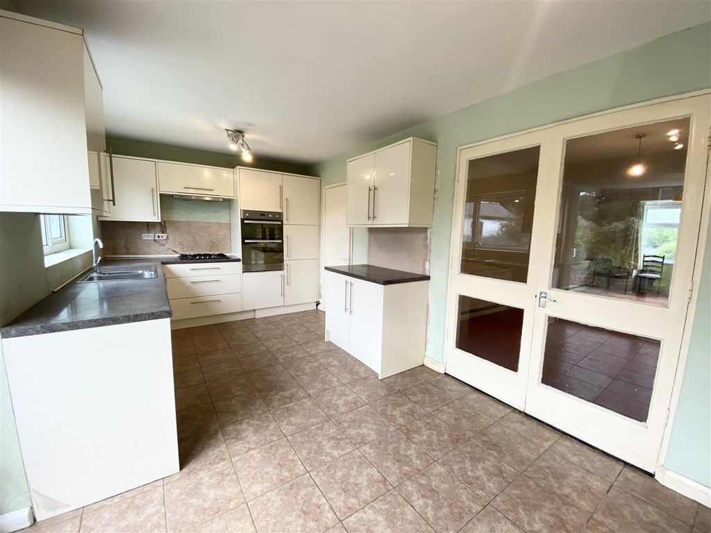Property photo 3 of 12 Dining Kitchen
